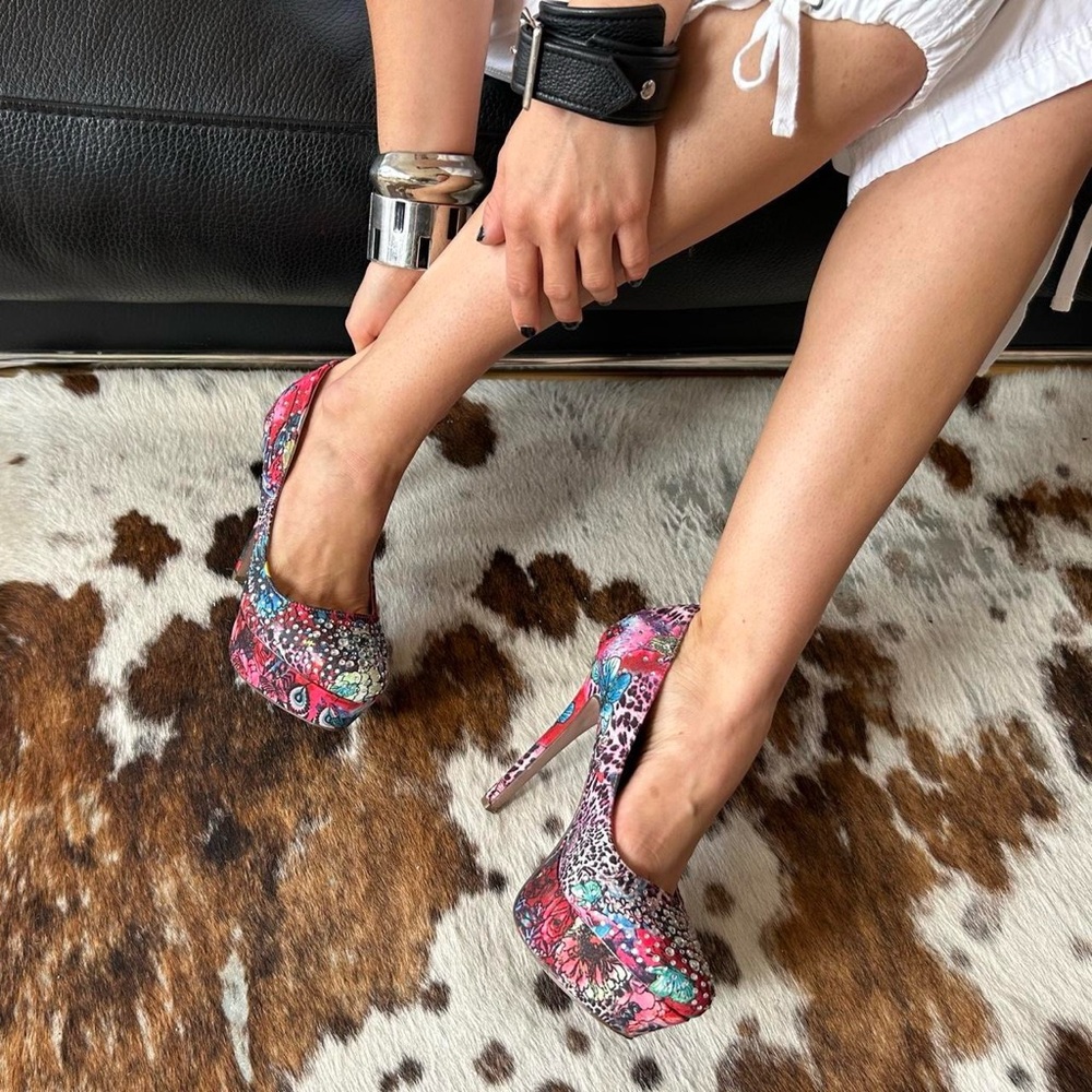 Y2K bedazzled pumps
